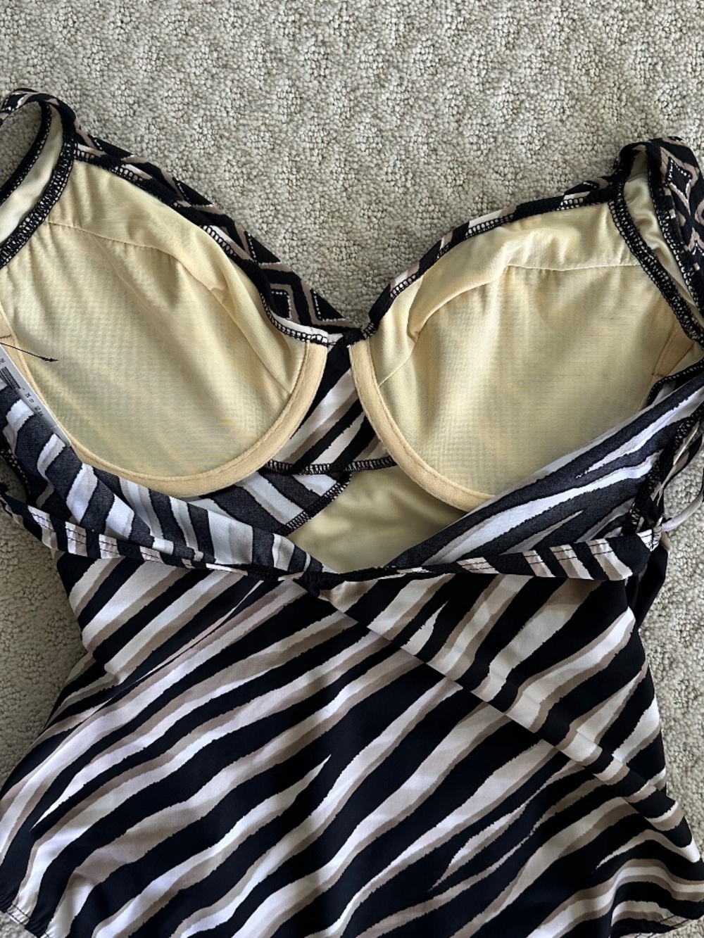 Miraclesuit Opposites Attract Sanibel Underwire One-Piece Swimsuit 16 Beach Pool - Picture 10 of 13
